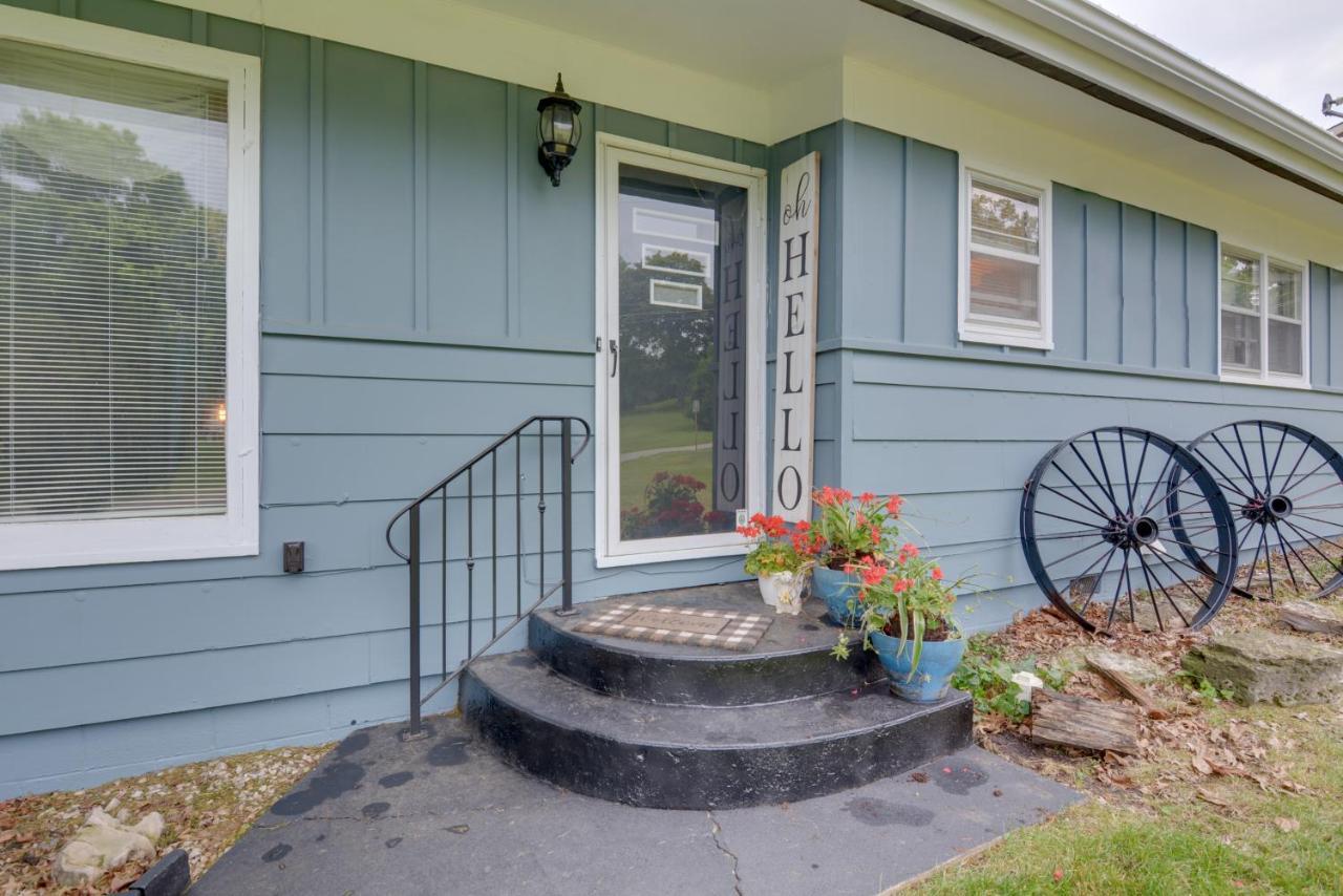 Bright Springfield Home Walk To Nature Center! Екстериор снимка